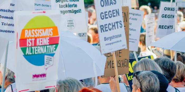 Okul müdürü, öğrencisinin AfD'de staj yapmasını yasaklayınca ölümle tehdit edildi!