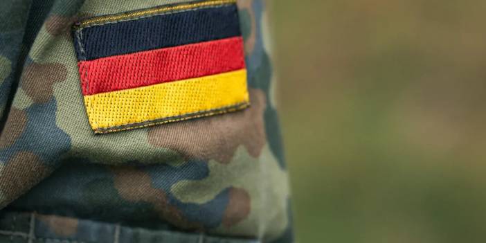 Alman ordusunda "Milli Marş" skandalı... Komutan istifa etti