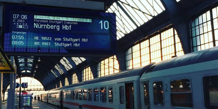 Almanya tren görevlilerine saldırıya çözüm buldu: Daha az kimlik kontrolü!