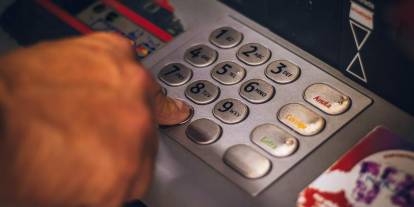 Almanya'nın ikinci büyük bankası tüm ATM'leri kaldırdı