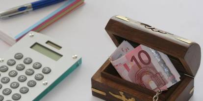 Bavyera'da yaşlı adam telefonda kandırıldı, 100 bin Euro'su gitti