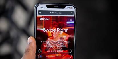 Alman ordusundaki kadının Tinder profili başına dert oldu