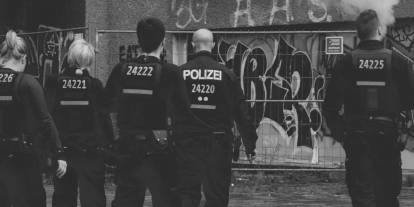 Berlin Neukölln'de polisi bıçakla yaralayan adam, ertesi gün serbest bırakıldı