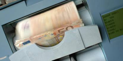 Fransa'da dolandırıcılığın böylesi... "50 Euro'dan 3 tane 50 Euro çıkarıyorum" deyip soydu