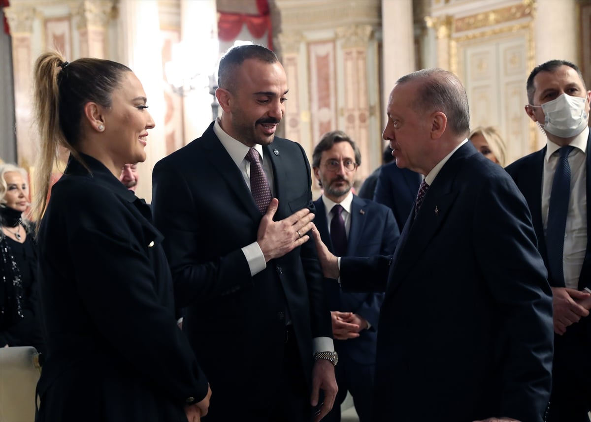 aa-20220416-27585487-27585472-cumhurbaskani-erdogan-sanatcilarla-iftarda-bir-araya-geldi.jpg