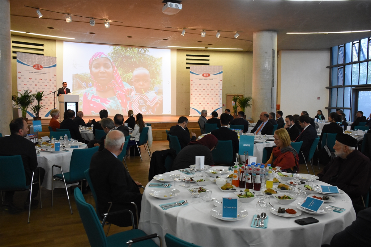aa-20220419-27613223-27613221-kolnde-turkler-ve-almanlar-birlikte-iftar-yapti.jpg