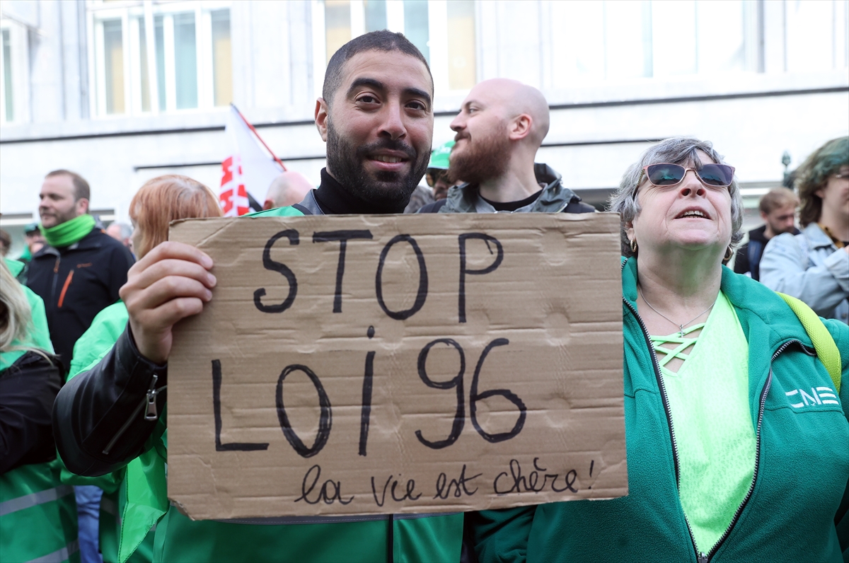 aa-20220422-27639250-27639237-belcikada-isciler-zam-talebiyle-greve-gitti.jpg
