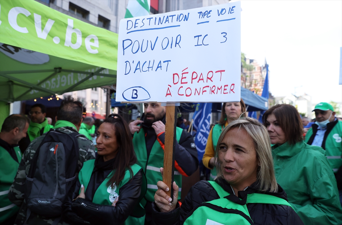 aa-20220422-27639250-27639240-belcikada-isciler-zam-talebiyle-greve-gitti.jpg