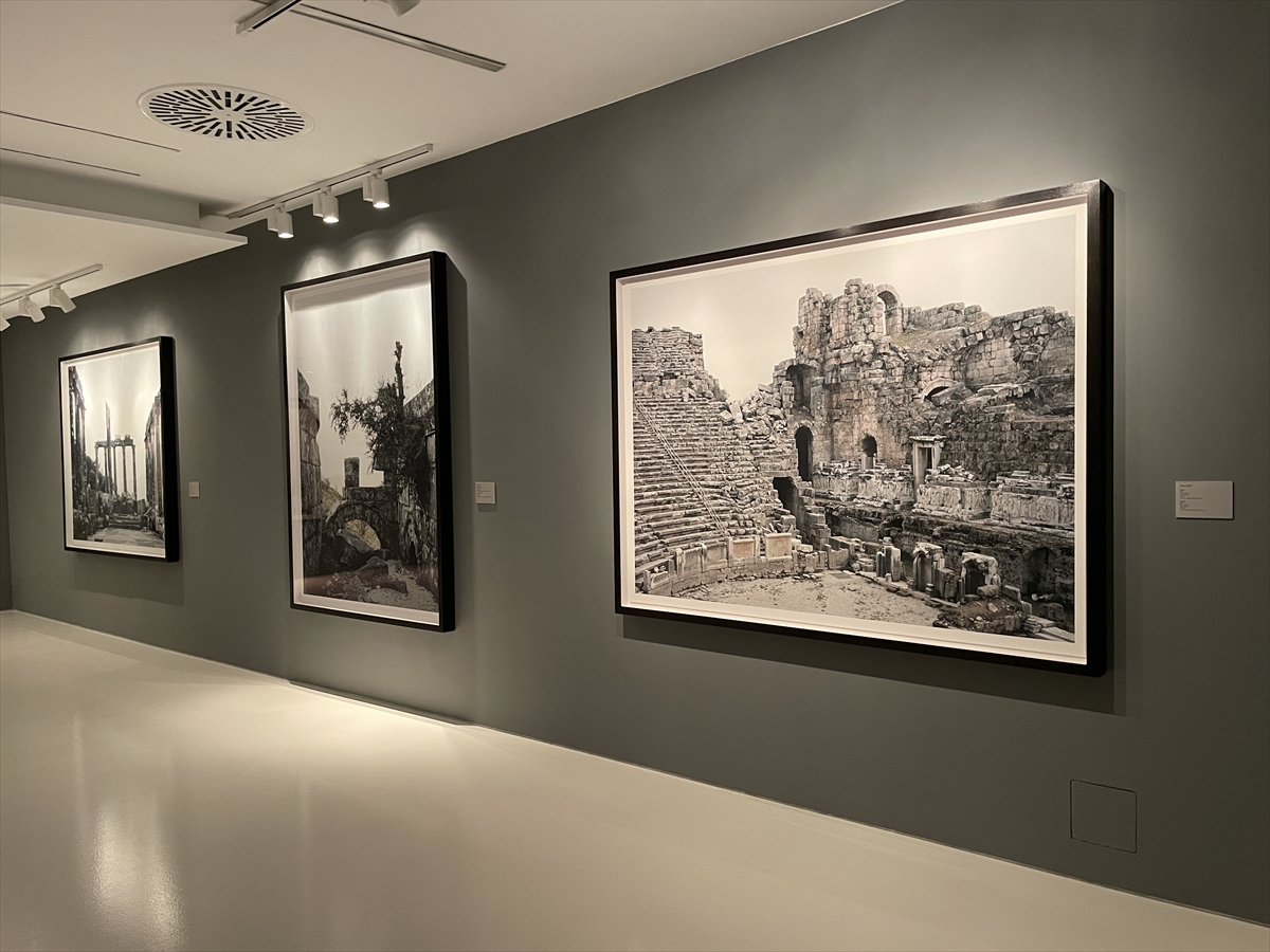 aa-20220427-27694072-27694066-chronostasis-adli-sergi-perili-koskte-sanatseverleri-bekliyor.jpg