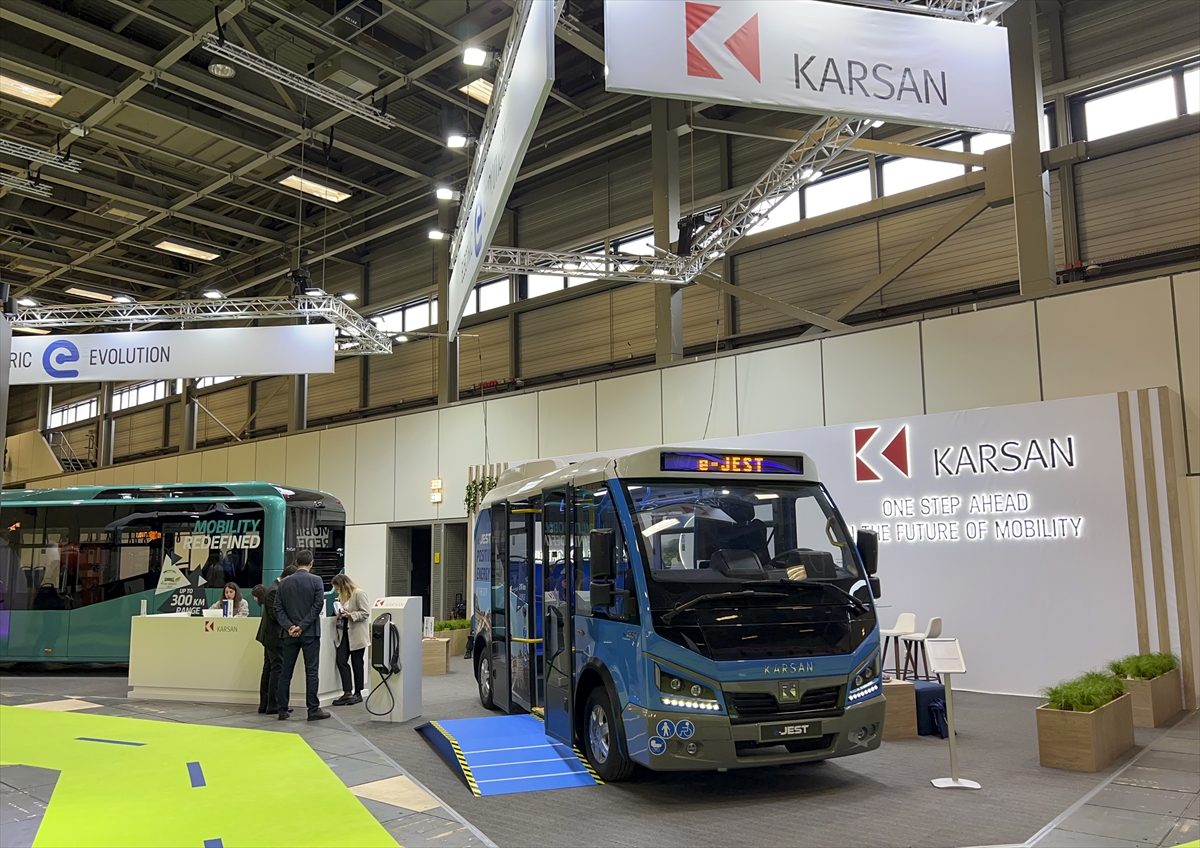 aa-20220429-27713717-27713711-turk-muhendislerin-gelistirdigi-cevre-dostu-elektrikli-otobusler-almanyada-sergilendi.jpg