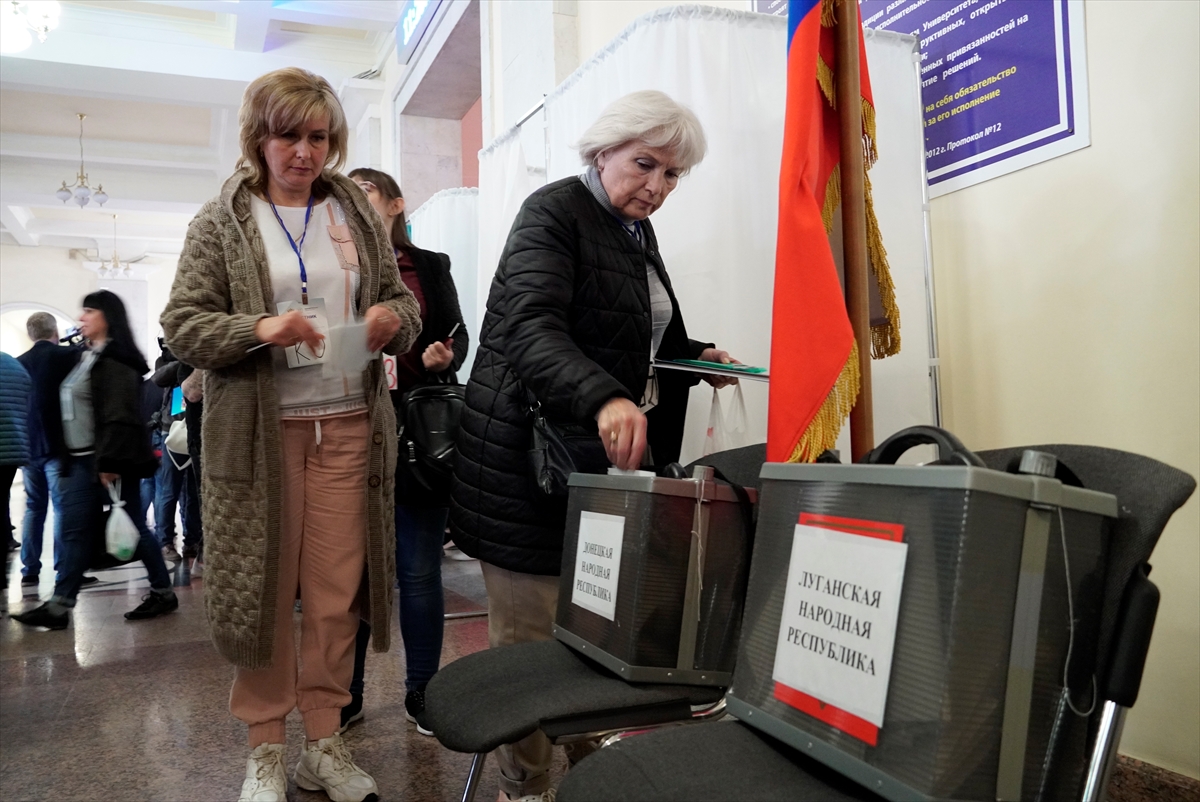 aa-20220924-28981018-28981013-ukraynadaki-ayrilikci-yonetimler-rusyaya-katilmak-icin-referandum-duzenliyor.jpg