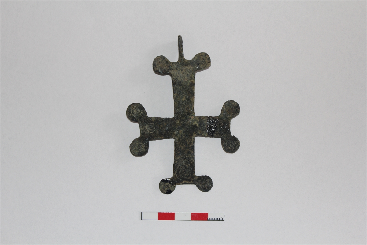 aa-20220928-29009416-29009415-sebastapolisteki-kazilarda-bronz-hac-bulundu.jpg