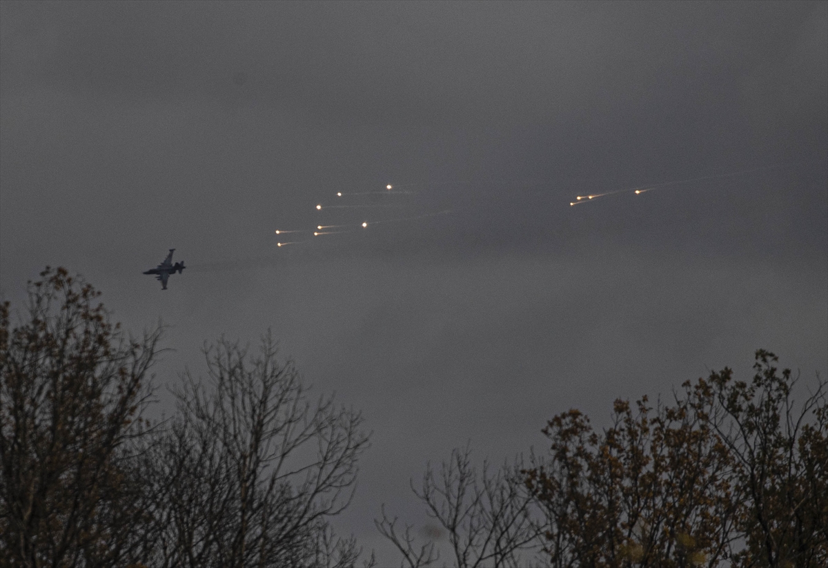 aa-20221029-29288704-29288694-aa-ukraynada-donetsk-cephesindeki-ukrayna-topcu-birliklerinin-faaliyetlerini-goruntuledi.jpg