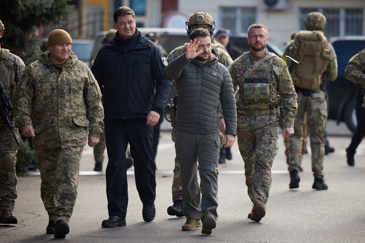 aa-20221114-29437556-29437548-ukrayna-devlet-baskani-zelenskiy-hersonu-ziyaret-etti.jpg