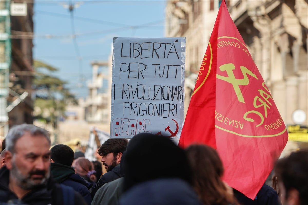 aa-20230204-30175149-30175130-italyada-aclik-grevi-yapan-anarsist-mahkum-icin-protesto-yuruyusleri-yapildi.jpg