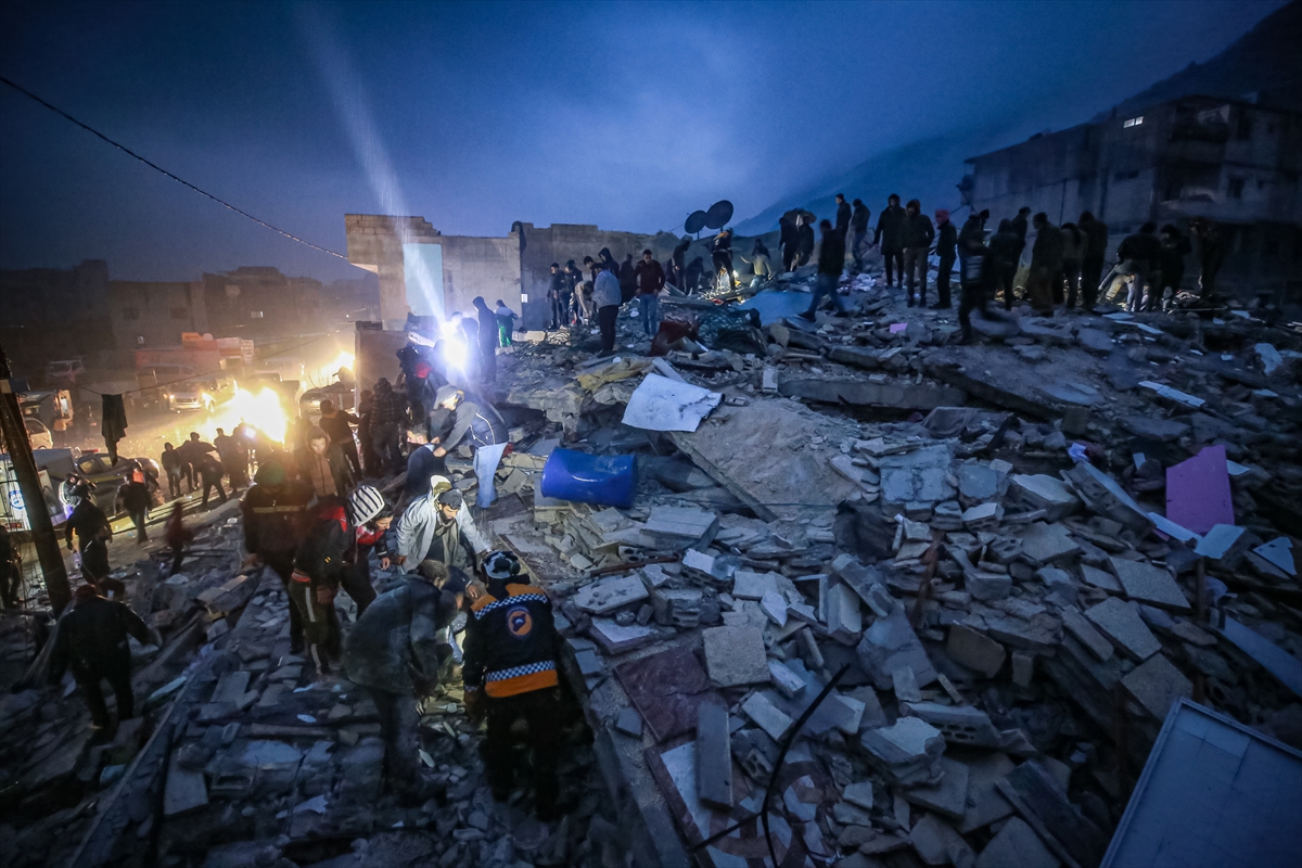 aa-20230206-30186959-30186945-suriyede-depremde-en-az-427-kisi-oldu-yuzlerce-kisi-yaralandi.jpg