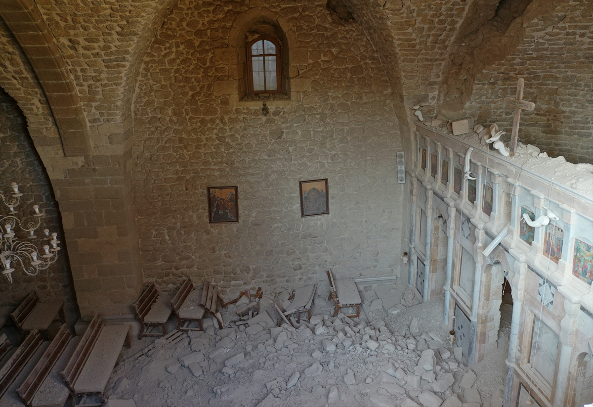 aa-20230212-30285257-30285254-hataydaki-tarihi-aziz-georgios-rum-ortodoks-kilisesi-de-depremlerde-hasar-gordu.jpg