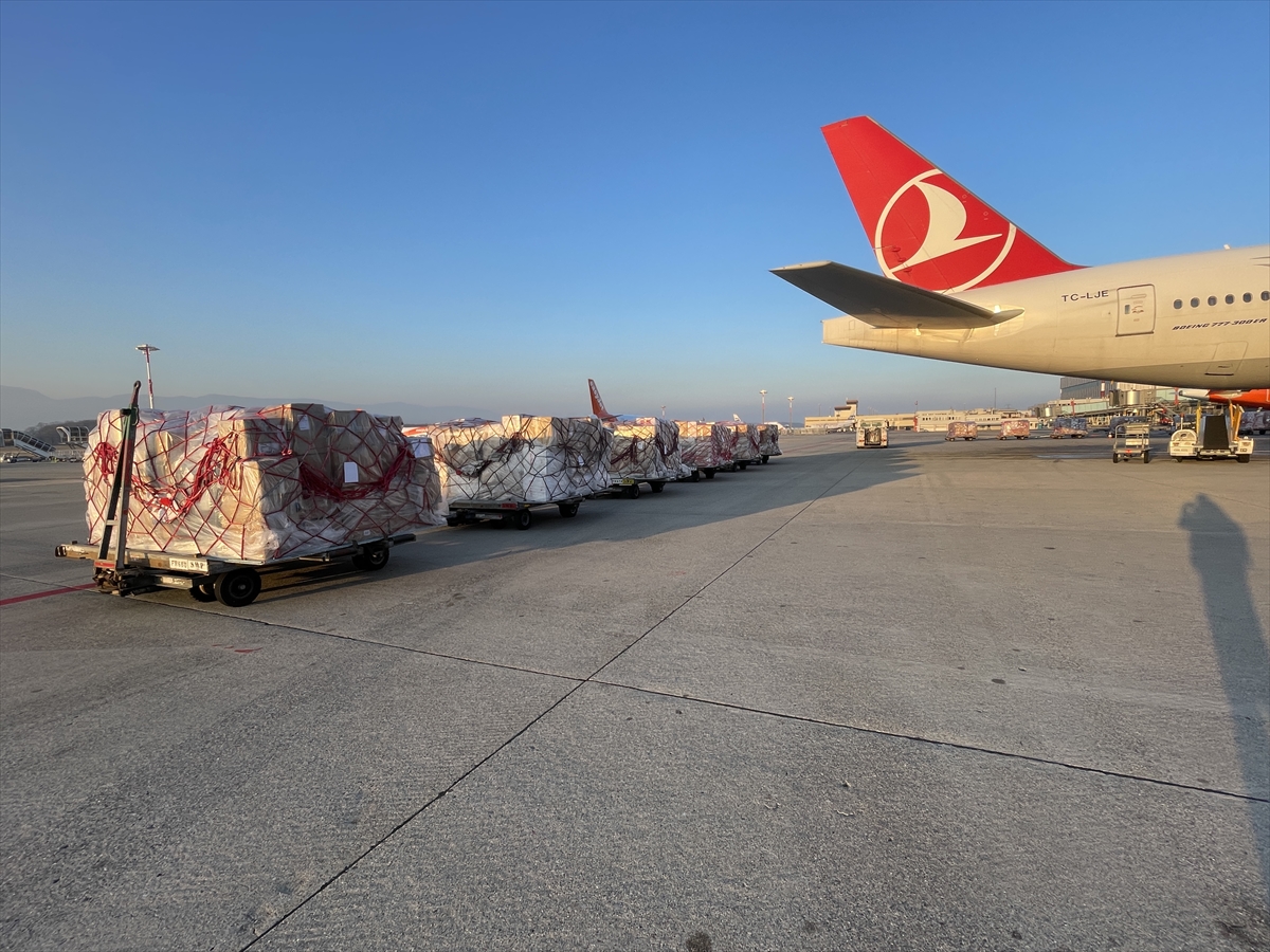 aa-20230214-30307836-30307833-isvicredeki-turk-toplumundan-turkiyedeki-depremzedelere-yardim.jpg