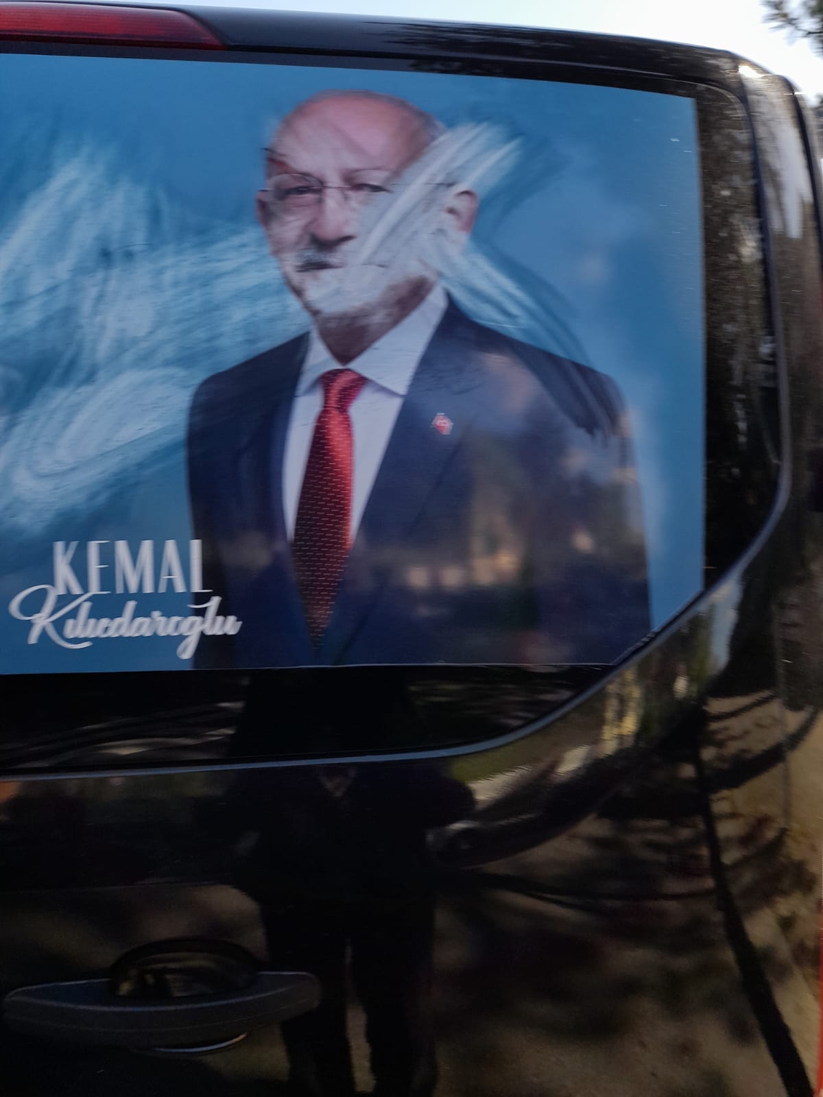 fvpzgwaxgai-qio.jpg