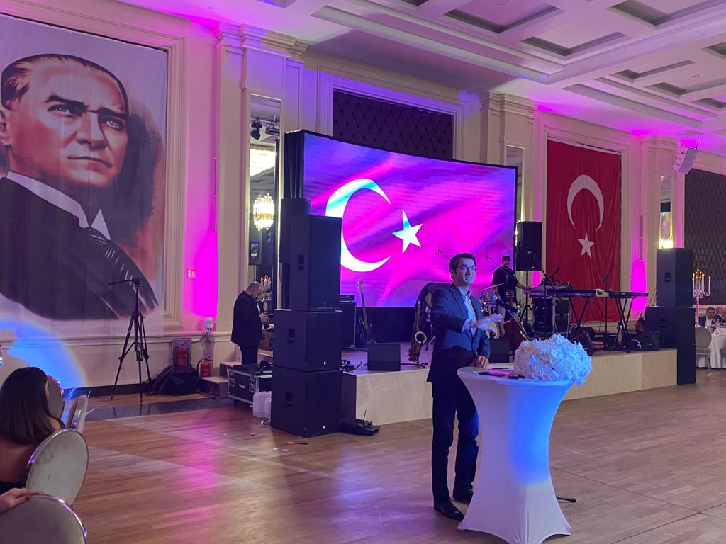 f9revh-xoaahb-2.jpg