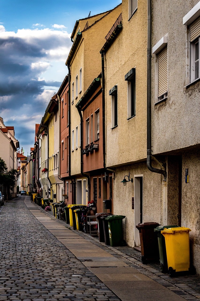 alley-4714417-1280.jpg