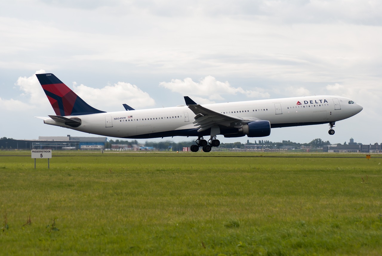 plane-2605716-1280.jpg