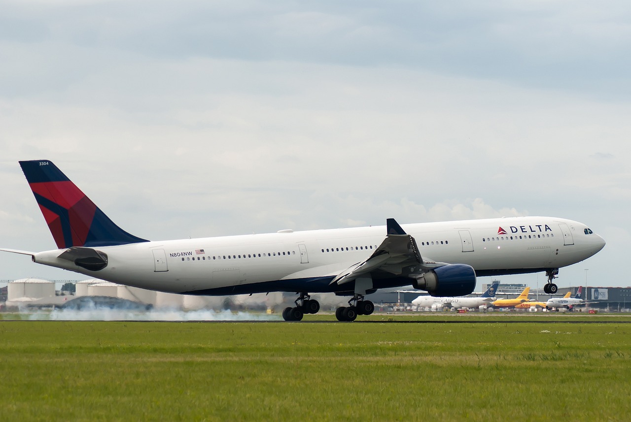 plane-2633883-1280.jpg