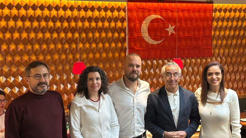 frankfurt-ataseler-mucahit-civriz-banu-zeybe.jpg