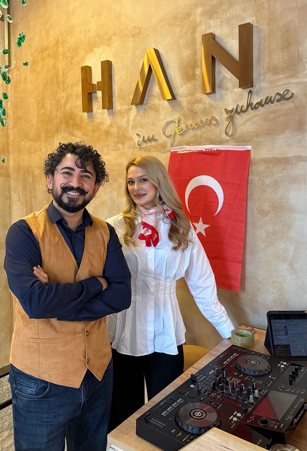 munih-ate-yk-uyeleri-merve-erkek-kemal-demir.jpg